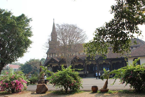 Nhà thờ gỗ Kon Tum