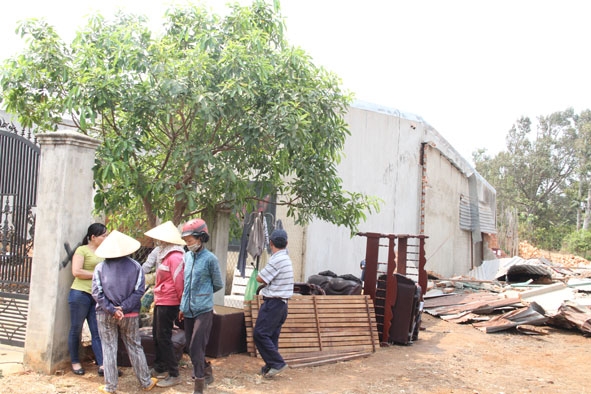Công trình xây dựng trái phép trên đất quy hoạch (phường Tân Lập) bị cưỡng chế tháo dỡ.. 