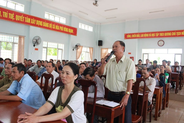 Người dân xã Hòa Phú (TP. Buôn Ma Thuột) nêu ý kiến về lĩnh vực đất đai tại một hội nghị đối thoại.