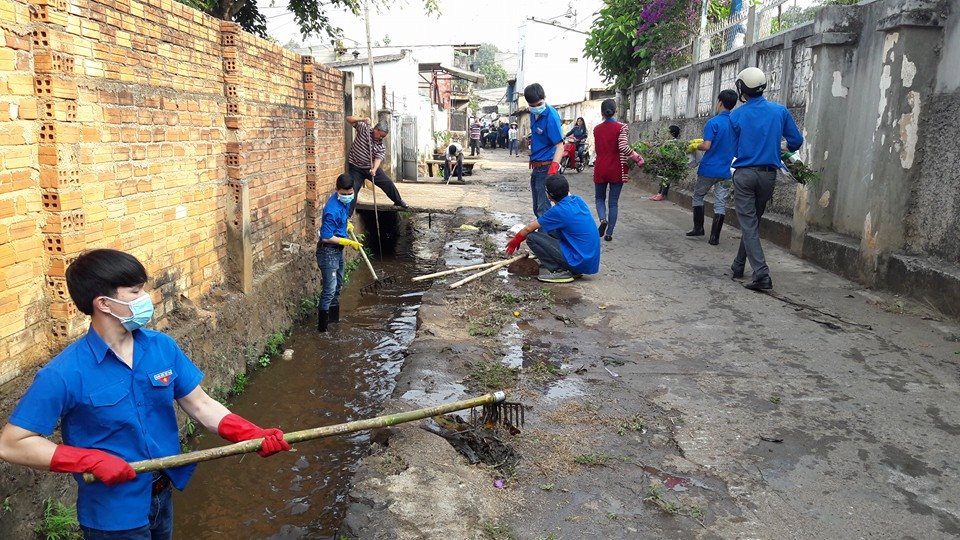 ĐVTN thành phố Buôn Ma Thuột tham gia nạo vét kênh mương 