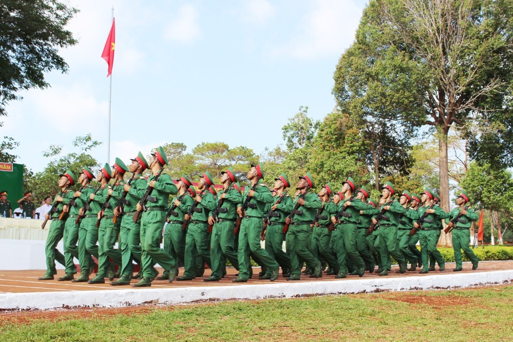 Chiến sĩ mới tham gia duyệt đội ngũ