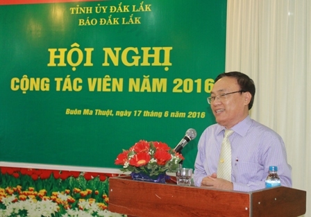 Tổng Biên tập Báo Đắk Lắk Nguyễn Văn Phú phát biểu khai mạc Hội nghị