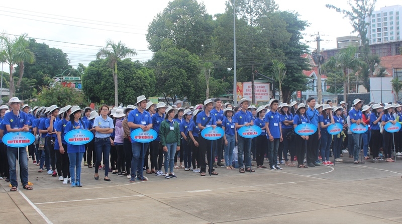 Đông đảo đoàn viên, hội viên thanh niên tham dự Lễ ra quân