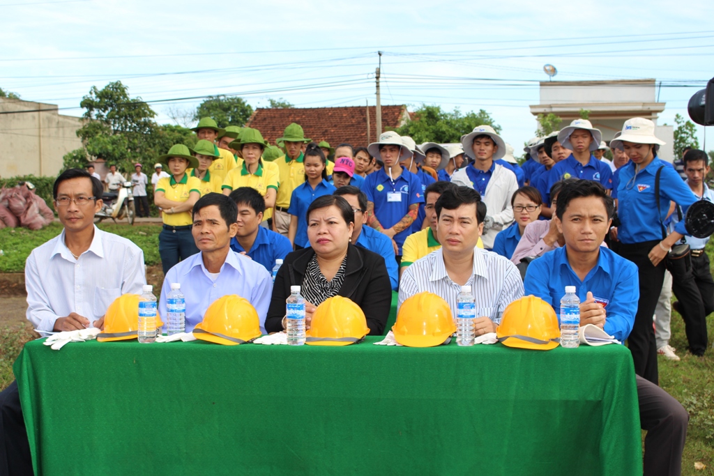 Các đại biểu tham dự lễ khởi công