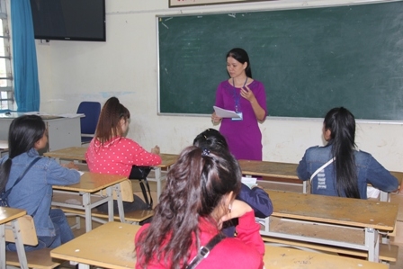 Thí sinh nghe phổ biến quy chế thi.