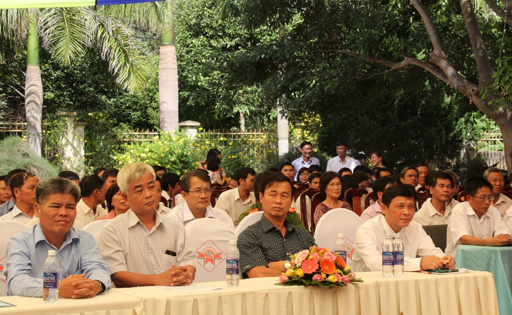 Các đại biểu tham dự buổi lễ