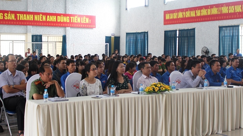 Đại biểu và thanh niên tình nguyện tham dự Lễ tổng kết