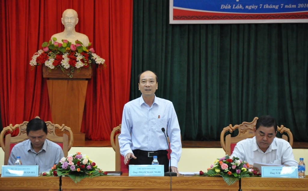Phó Bí thư Tỉnh ủy, Chủ tịch UBND tỉnh Phạm Ngọc Nghị chủ trì trả lời thắc mắc của DN