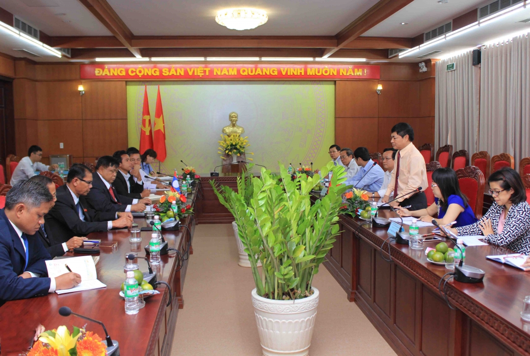 Quang cảnh buổi làm việc