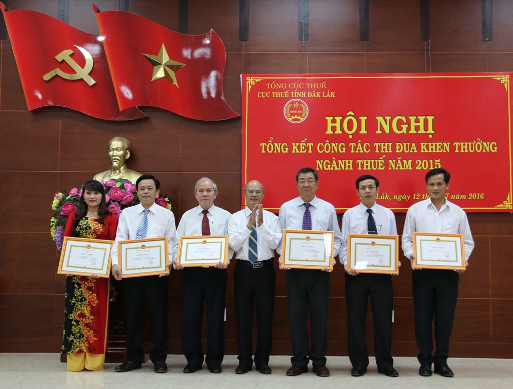 Các cá nhân nhận Bằng khen của UBND tỉnh
