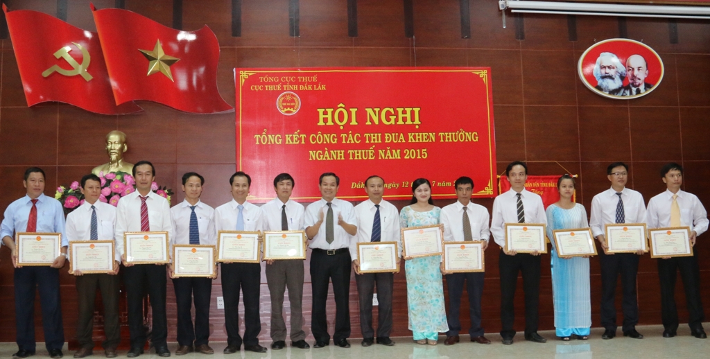 Các cá nhân nhận Bằng khen của UBND tỉnh