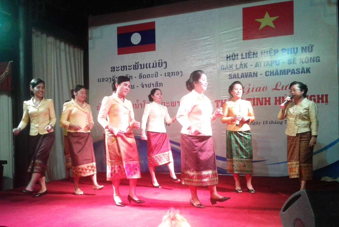 Tiết mục hát múa truyền thống của Hội LHPN tỉnh At