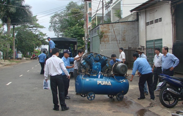 Cưỡng chế nợ thuế một cơ sở kinh doanh trên địa bàn TP. Buôn Ma Thuột