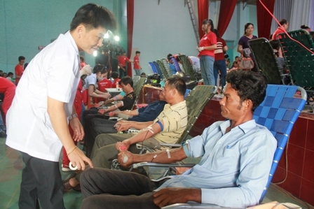 Người dân huyện Krông Pắc tham gia Ngày hội hiến máu 