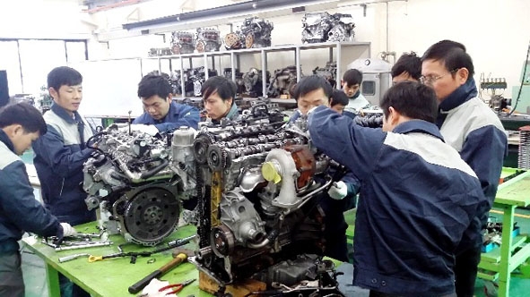 Cán bộ quản lý Trường Cao đẳng nghề Thanh niên dân tộc Tây Nguyên tham quan học tập tại Hàn Quốc theo chương trình DA Nâng cấp Trường Cao đẳng nghề Thanh niên dân tộc Tây Nguyên do KOICA tài trợ.