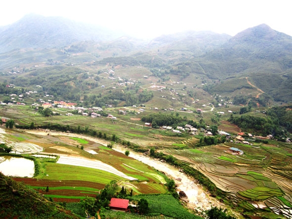 Khung cảnh hùng vĩ ở Tả Van.