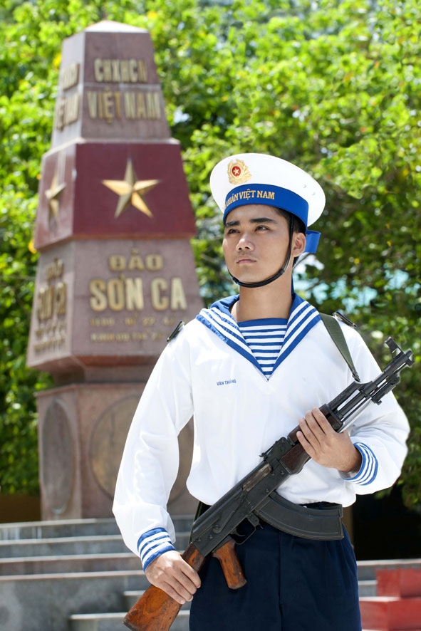 Canh cột mốc chủ quyền đảo Sơn Ca.  Ảnh: Hoàng Chí Hùng