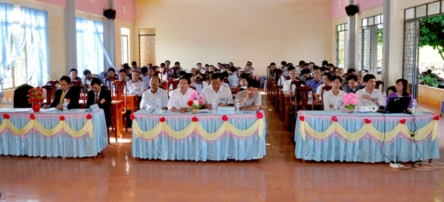 Các đại biểu tham dự lễ kỷ niệm 10 năm thành lập xã Cư Amung.