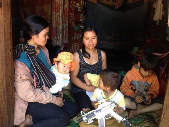 Gia đình chị H'Loah Ktla là một trong những hộ khó thoát nghèo ở xã Ea Tul.
