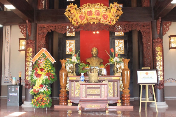 Gian thờ cố Luật sư Nguyễn Hữu Thọ tại khu lưu niệm.