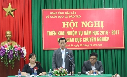 Phó Giám đốc Sở GD-ĐT Bùi Hữu Thành Cát phát biểu tại Hội nghị.
