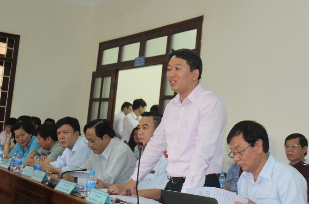 Phó Chủ tịch Thường trực UBND tỉnh Nguyễn Hải Ninh phát biểu tại buổi đối thoại.