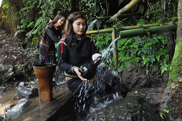 Không gian bến nước (buôn Triă - xã Ea Tu) và nghi thức cúng thần nước, thần rừng hằng năm là tài nguyên quý giá để Cư M'gar phát triển du lịch.