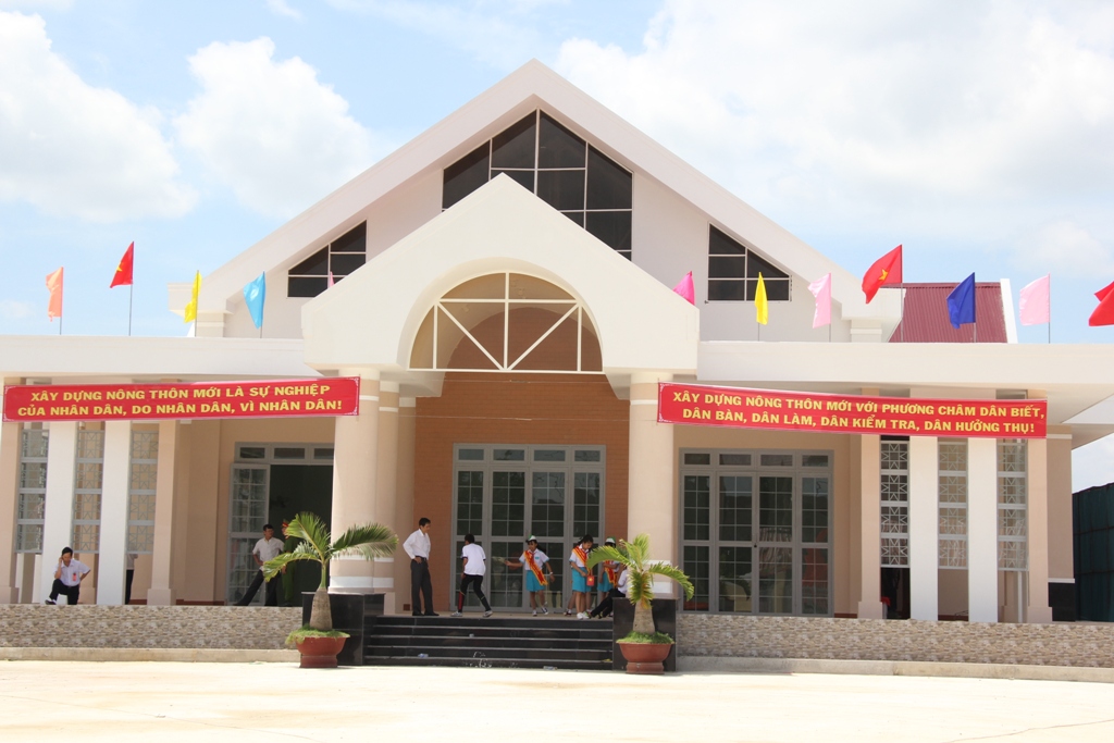 Nhà văn hóa trung tâm xã Ea Ô, huyện Ea Kar - xã đạt chuẩn nông thôn mới năm 2016
