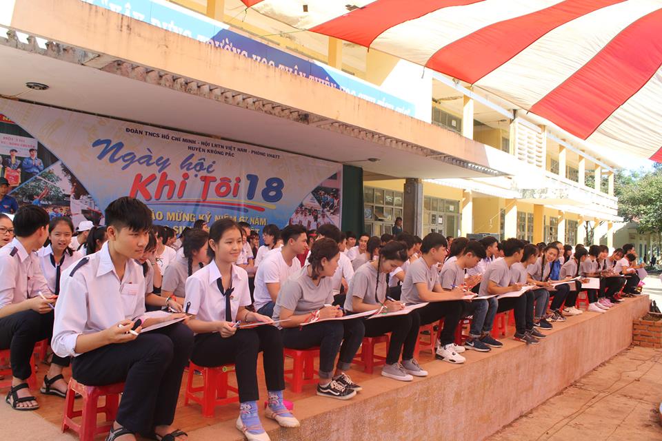 Các thí sinh hào hứng với phần thi Rung chuông vàng