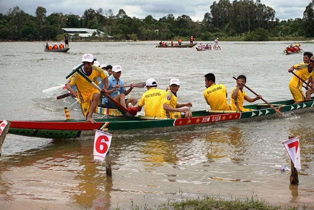 Khẩn trương về đích.