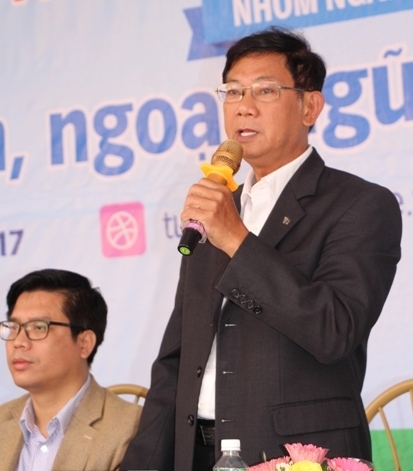 Tiến sĩ Nguyễn Đức Nghĩa, Phó Giám đốc Đại học Quốc gia TP. Hồ Chí Minh giải đáp thắc mắc của thí sinh.