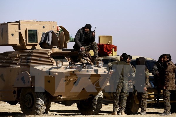 Lực lượng dân chủ Syria trong chiến dịch tấn công thành phố Raqqa. (Ảnh: AFP/TTXVN)