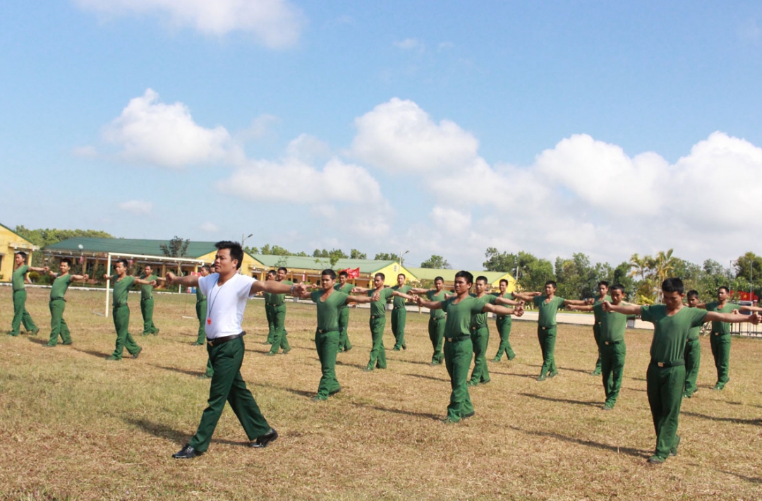 Cán bộ Tiểu đoàn 7 (Trung đoàn 95) luôn sâu sát, gần gũi với chiến sĩ trong rèn luyện cũng như mọi hoạt động.