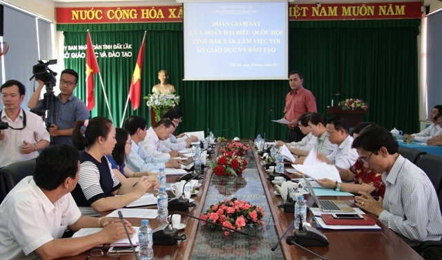 Đoàn đại biểu Quốc hội tỉnh giám sát tại Sở GD-ĐT.