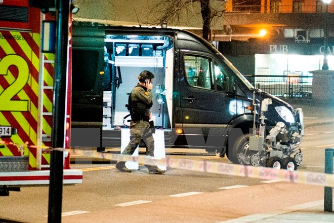 Cảnh sát phong tỏa khu vực Groenlann ở Oslo, sau khi phát hiện một chiếc hộp tình nghi là một quả bom. (Nguồn: EPA/TTXVN)