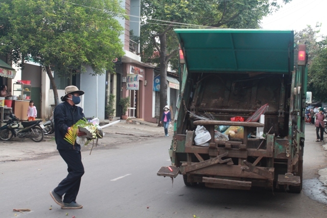 Thu gom rác thải sinh hoạt trên địa bàn TP. Buôn Ma Thuột. Ảnh minh họa