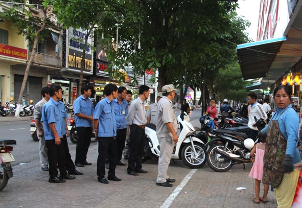 Lực lượng chức năng TP. Buôn Ma Thuột ra quân giải tỏa vỉa hè trên một số tuyến đường nội đô.