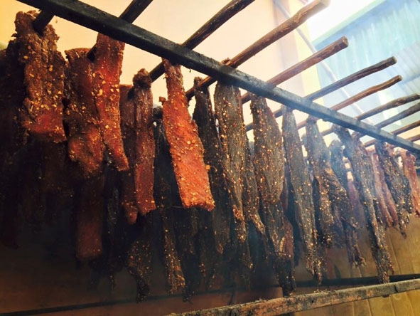 Nhà người Mông nào ở Lai Châu cũng có giàn thịt treo gác bếp. 
