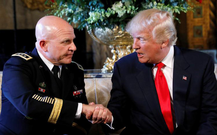 Ngày 20/2, tròn 1 tháng nhậm chức, ông Trump đã phải thay cố vấn an ninh quốc gia mới là tướng Herbert Raymond McMaster.