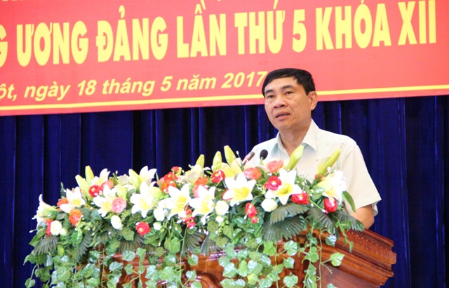 Ủy viên Trung ương Đảng, Phó Bí thư Tỉnh ủy Trần Quốc Cường thông báo một số nội dung 