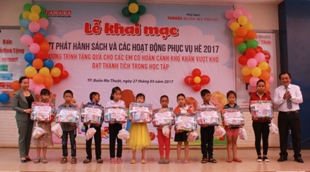10 học sinh trên địa bàn phường Tân An (TP. Buôn Ma Thuột) có hoàn cảnh khó khăn đạt thành tích tốt trong học tập 