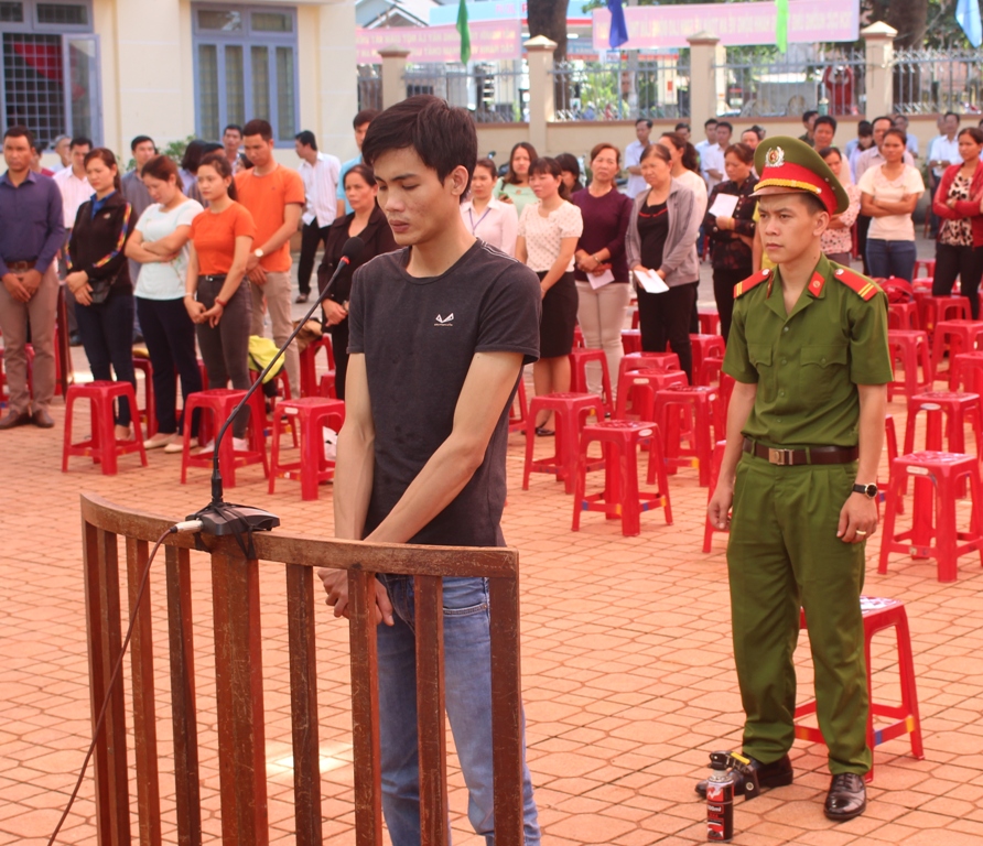 Bị cáo Trần Thái Hoàng trước vành móng ngựa