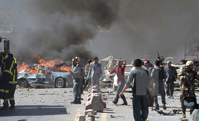 Lực lượng anh ninh làm nhiệm vụ tại hiện trường vụ đánh bom ở Kabul ngày 31/5. (Nguồn: AFP/TTXVN)