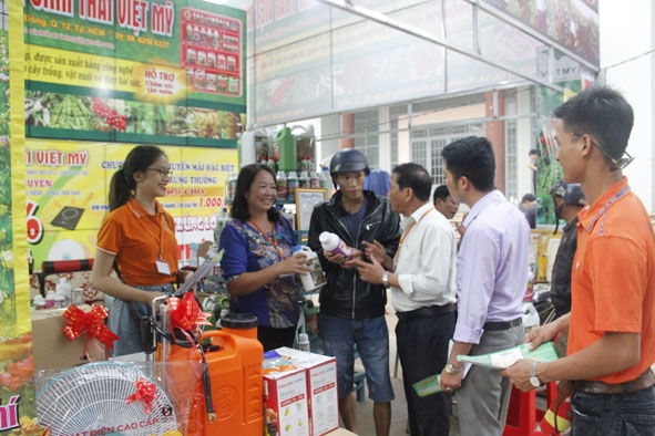 Công ty  Cổ phần  Phân bón  sinh thái  Việt Mỹ  hướng dẫn,  tư vấn cho người tiêu dùng về các sản phẩm phân bón  sinh học. 