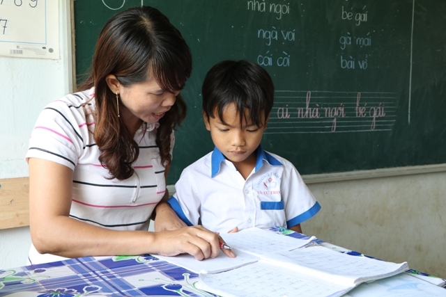 Cô trò Trường Tiểu học Lý Tự Trọng (huyện Krông Pắc). Ảnh minh họa