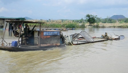 Thuyền lớm...