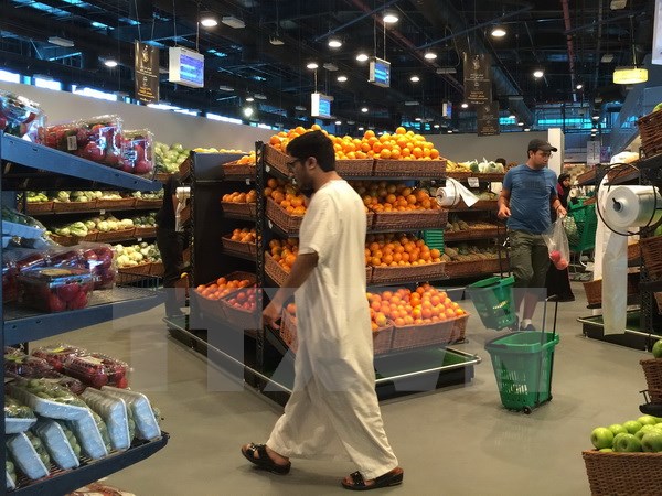 Hàng hóa được bày bán tại chợ ở Doha, Qatar ngày 10-6. (Nguồn: AFP/TTXVN)