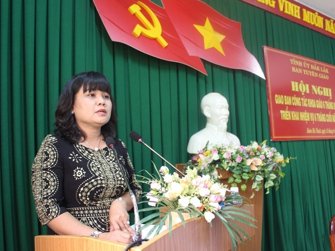Phó Chủ tịch UBND tỉnh HYim Kđoh phát biểu tại hội nghị.