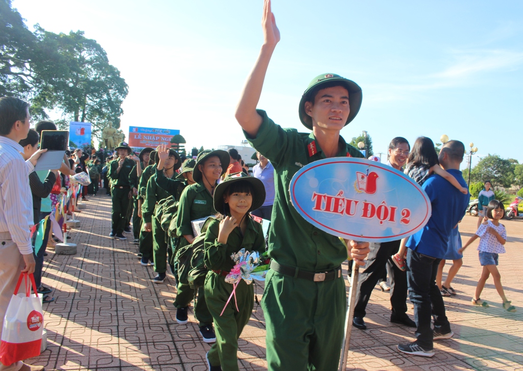 ... và háo hức lên đường nhập ngũ