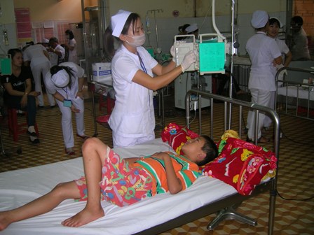 Một trẻ mắc SXH điều trị tại Bệnh viện Đa khoa tỉnh.